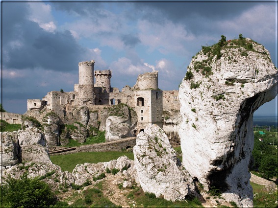 Ogrodzieniec Castle